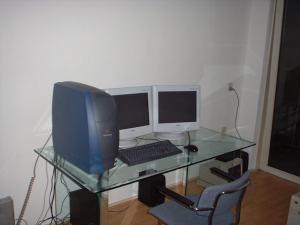 glasstable-1.thumb.jpg